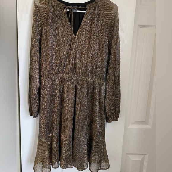 Shiny gold dress - Picture 3 of 3